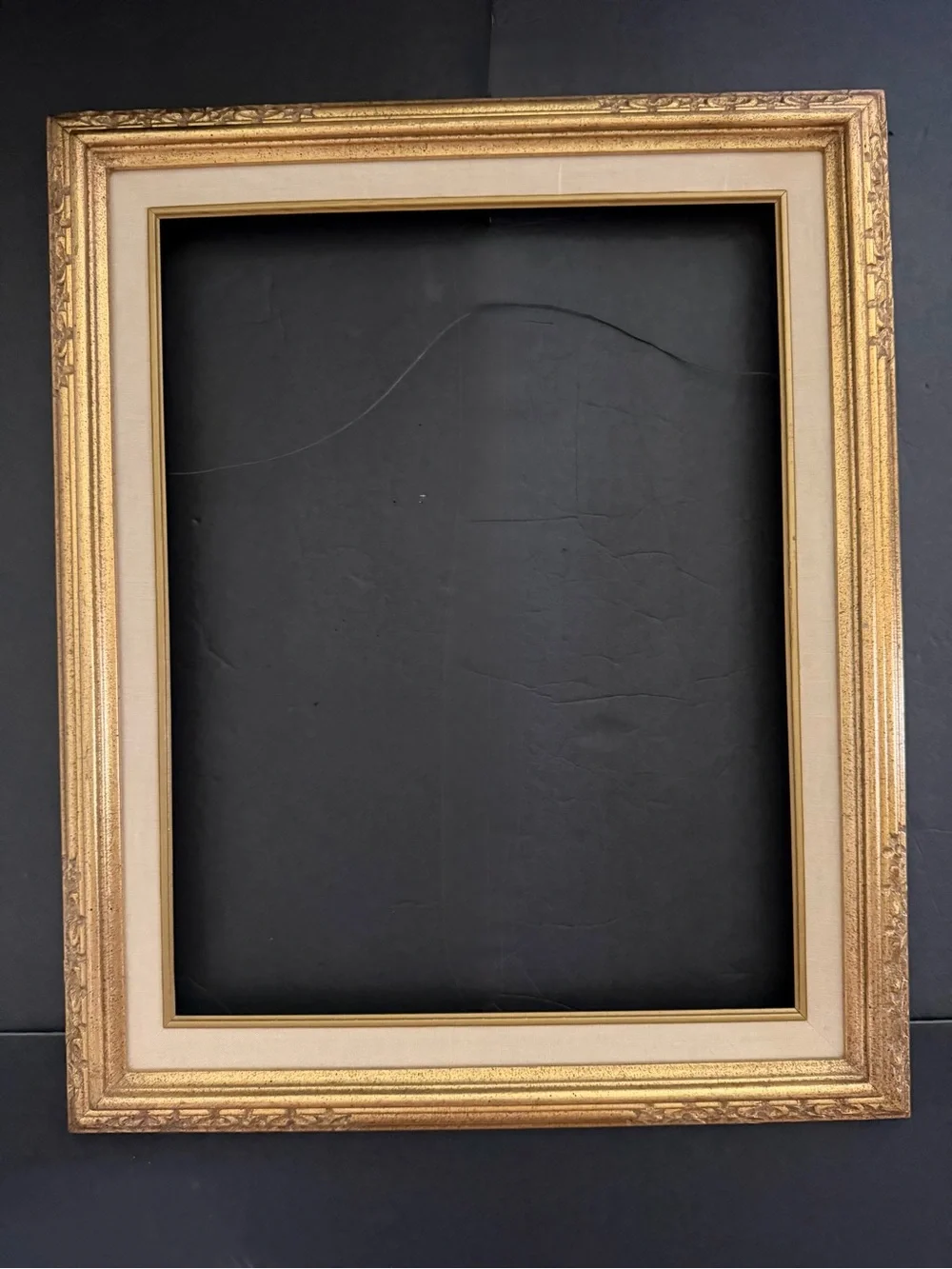 Ornate Gold Picture Frame with Cream Inner Liner 19x23” Hold 14x18”